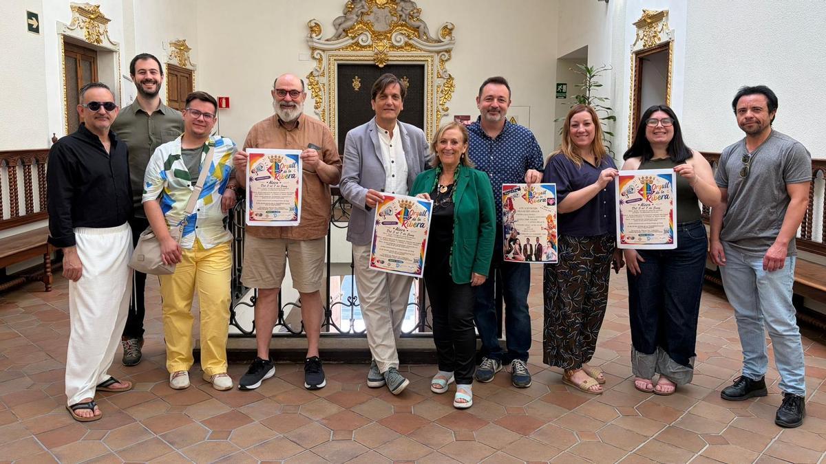 El cartel de actividades del Orgullo 2026 se ha presentado esta mañana en el Ayuntamiento de Alzira.