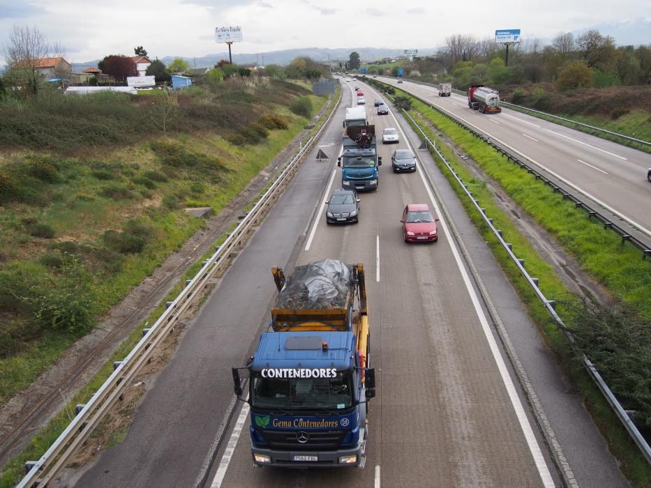 Retenciones kilométricas por las obras en un carril de la "Y"