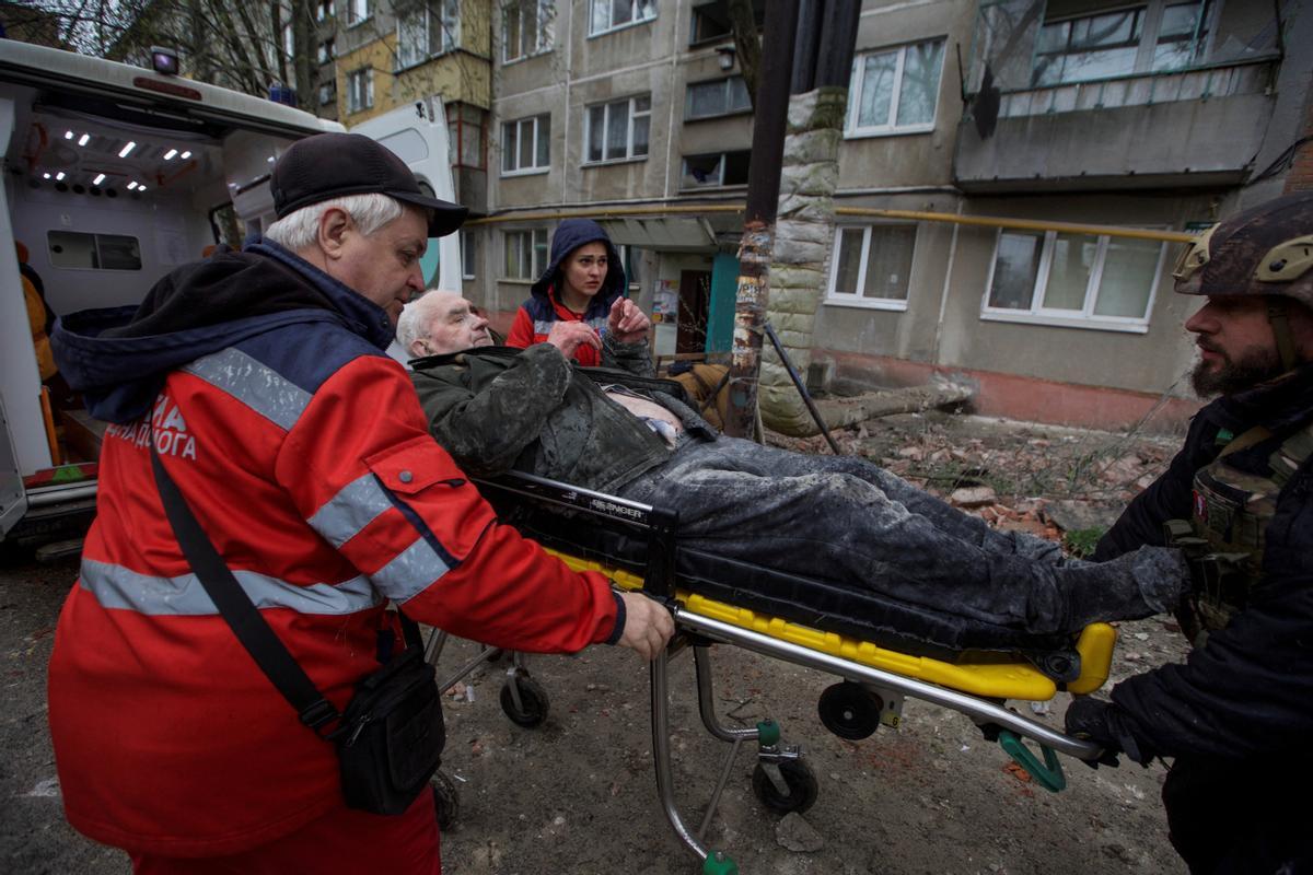 Nueve muertos y más de 20 heridos tras un bombardeo ruso en Sloviansk, en Donetsk.