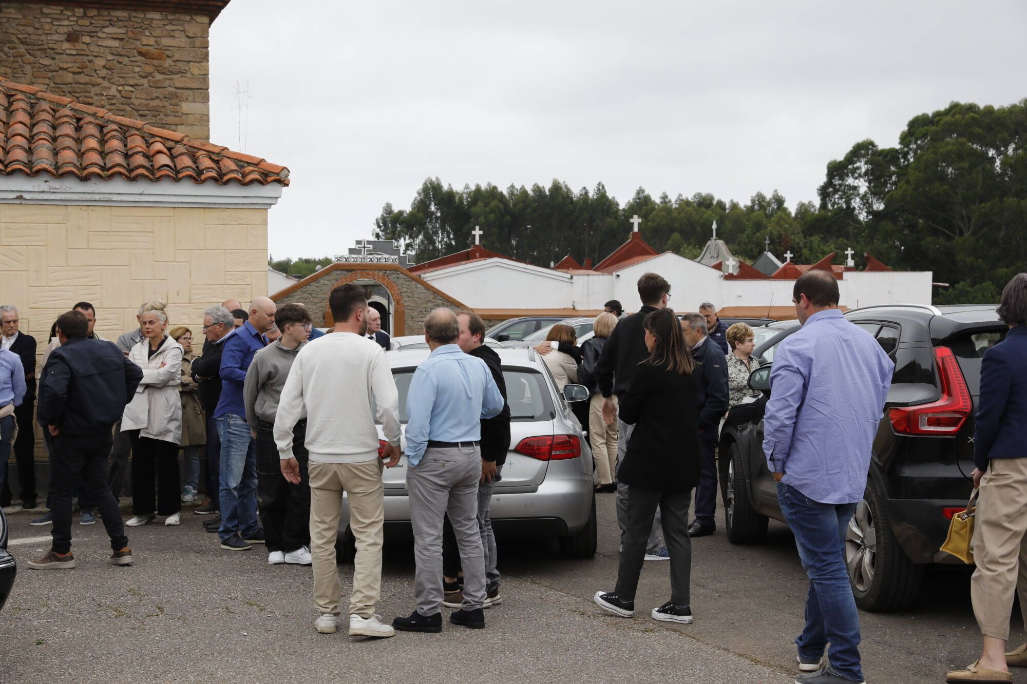 EN IMÁGENES: Funeral en Gozón por Pablo González Artime, uno de los fallecidos en el accidente de la nave ganadera de Coaña