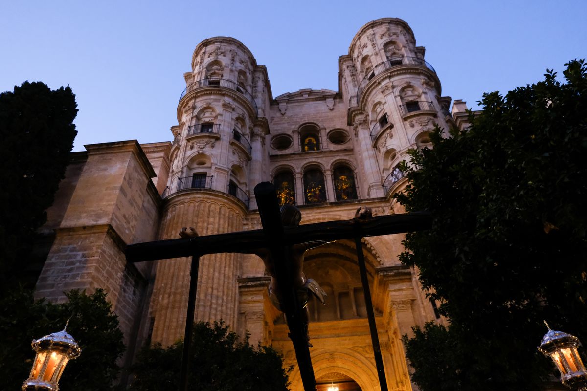 Madrugada de traslados para la veneración 'El Verbo Encarnado' en la Catedral