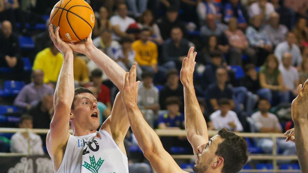 Kevin Buckingham, con la camiseta del CB Zamora