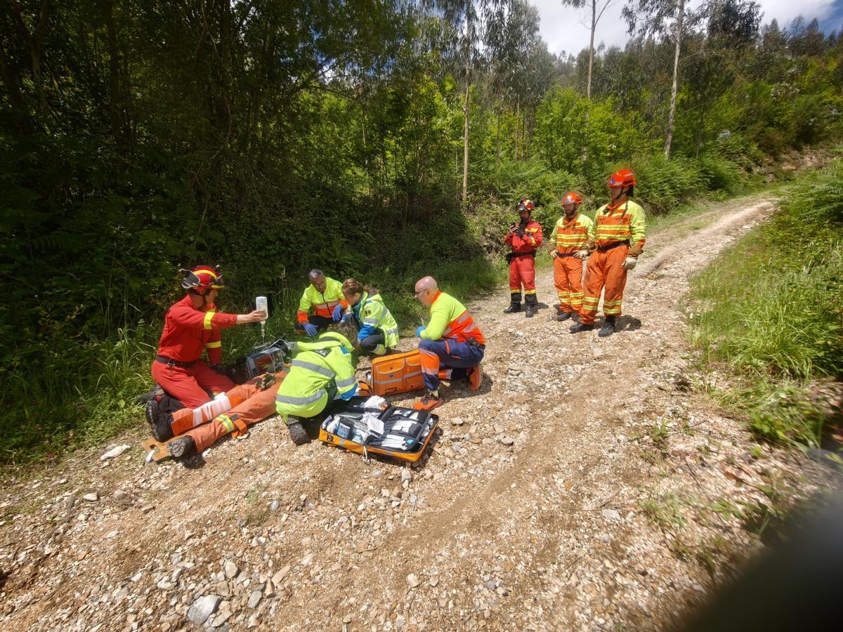 En imágenes: el simulacro de incendio que se celebró este miércoles en Paredes