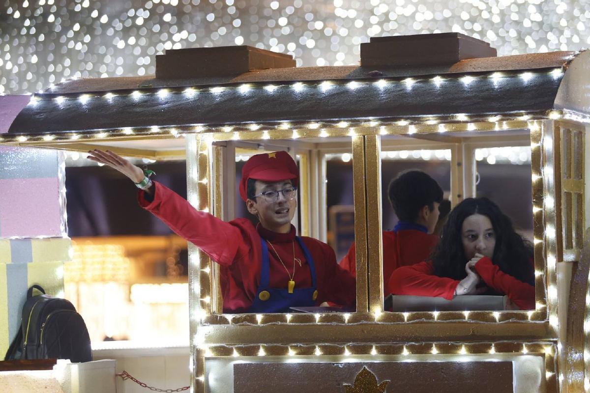 La Cabalgata de los Reyes Magos reparte ilusión por las calles de Córdoba
