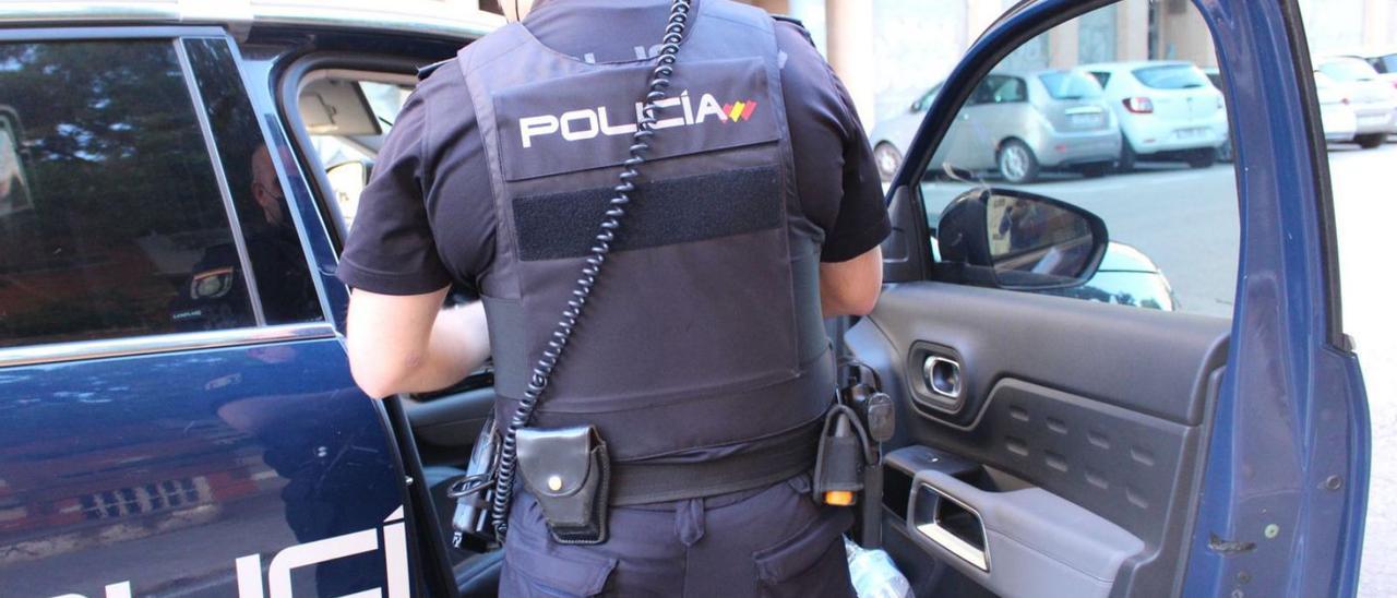 Un agente de la Policía Nacional. | E. P.