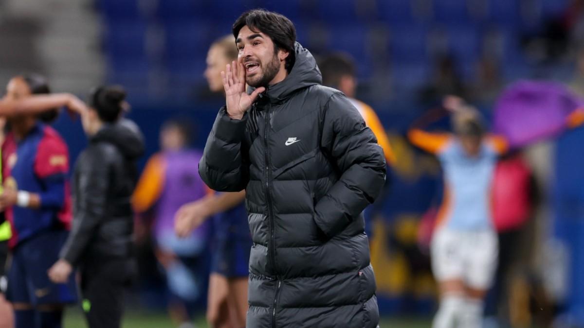 Romeu, dando instrucciones durante el partido