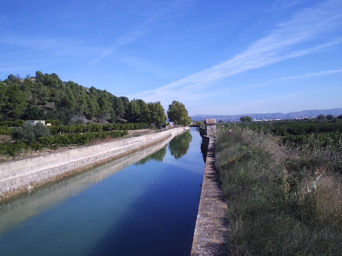 Séquia Reial del Xúquer a su paso por Gavarda.