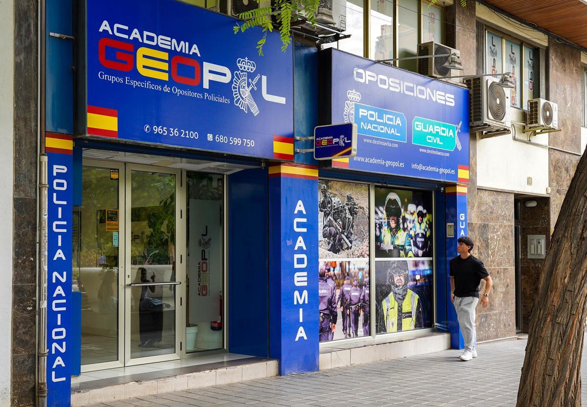 Es la academia que más simulacros realiza, siguiendo una planificación estricta que coordina el avance del temario, los repasos y la evaluación del progreso