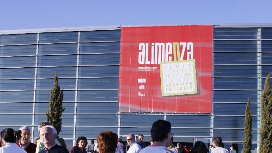 Visitantes de Alimenza, ayer a su llegada al recinto