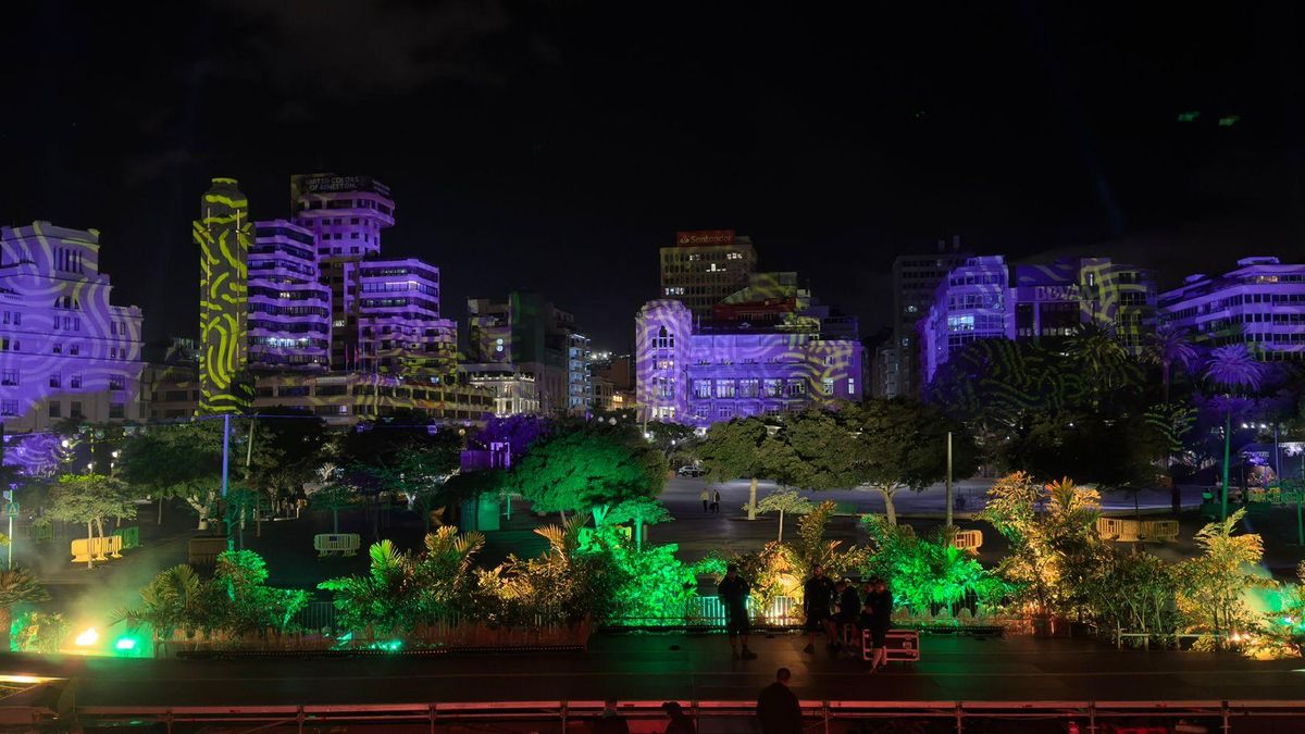 El arte del iluminador Tinguaro Vega redescubrirá en la inauguración la imagen panorámica del corazón de Santa Cruz.