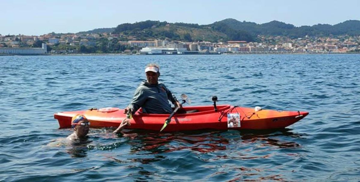 Avituallamiento desde un kayak.