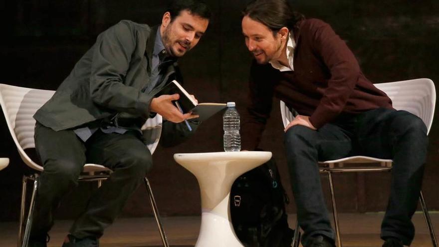 Iglesias y el coordinador federal de IU, Alberto Garzón, en un debate sobre el papel de las confluencias.