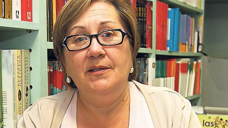 Pilar Rodríguez, en su librería ourensana.  // Iñaki Osorio