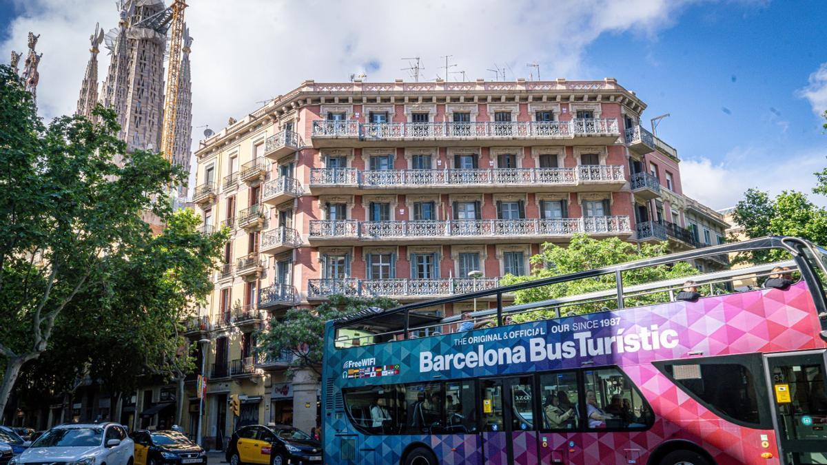 El edificio de la calle Valencia 419 que el ayuntamiento ha comprado mediante tanteo y retracto.