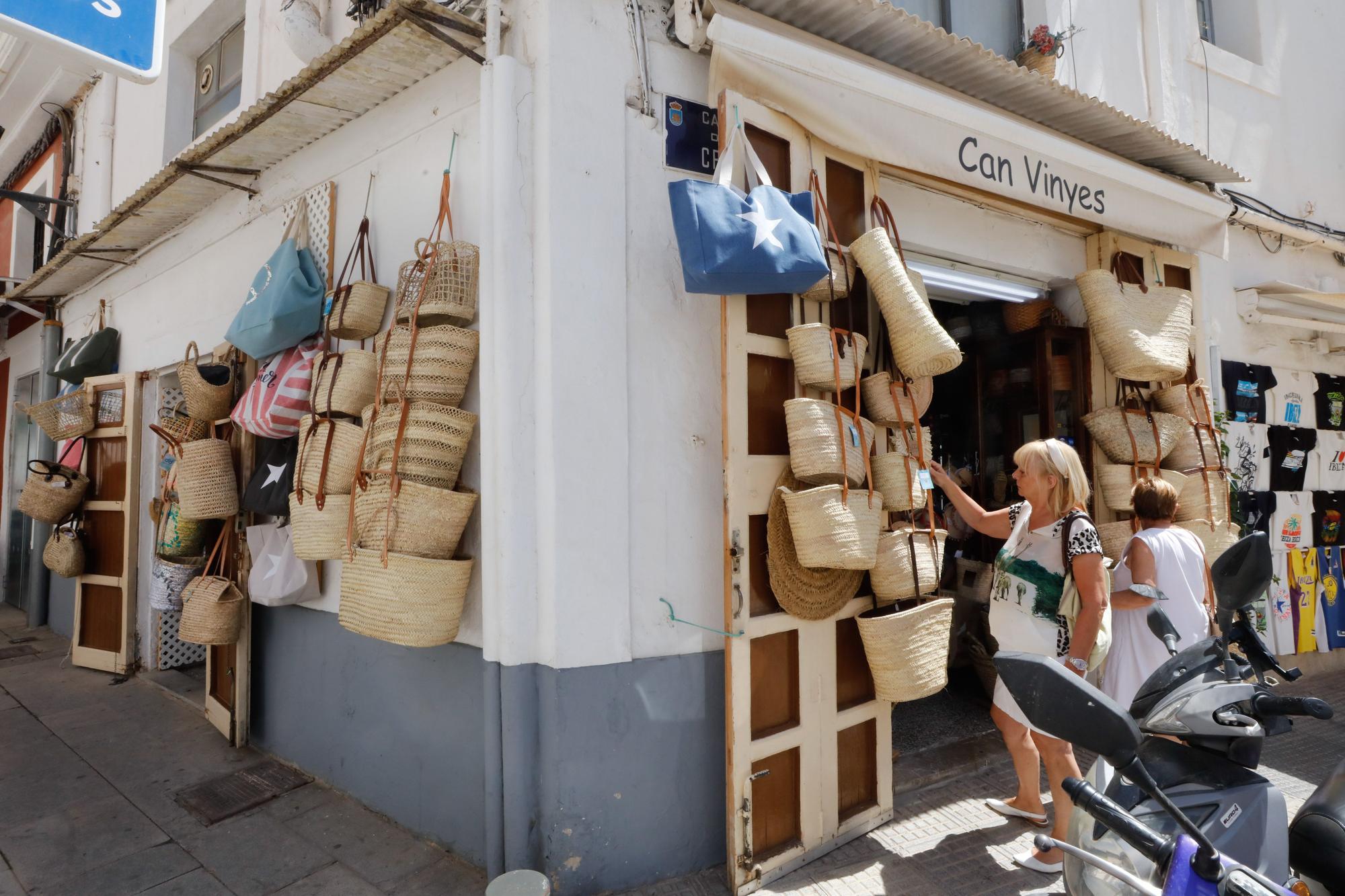 Así es el histórico negocio Can Vinyes en la Marina de Ibiza