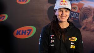 Laia Sanz durante las entrevistas del Dakar