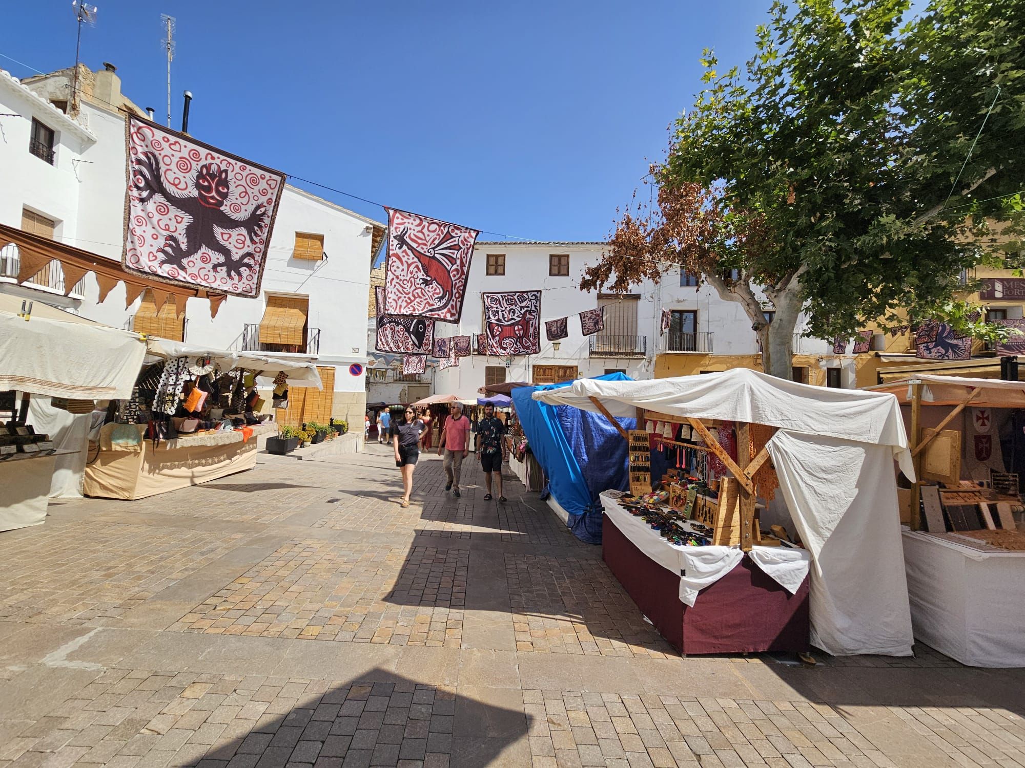 La Villa de Requena vuelve al pasado con el mercado medieval