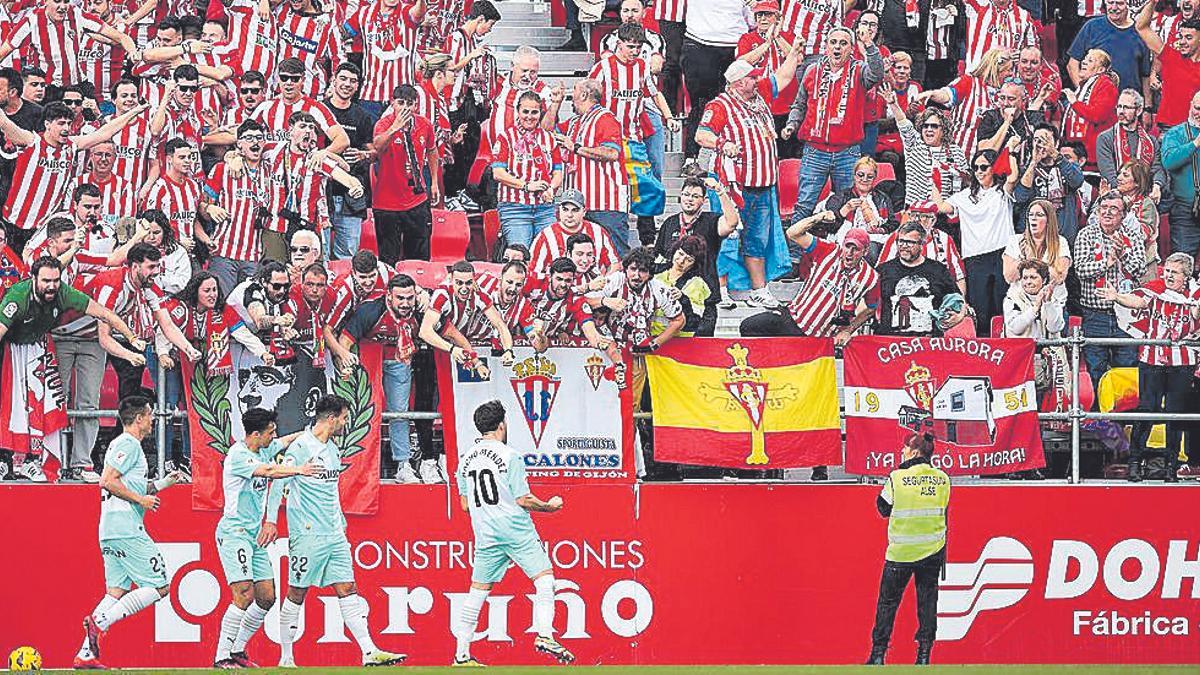 Seguidores del Sporting en Anduva.