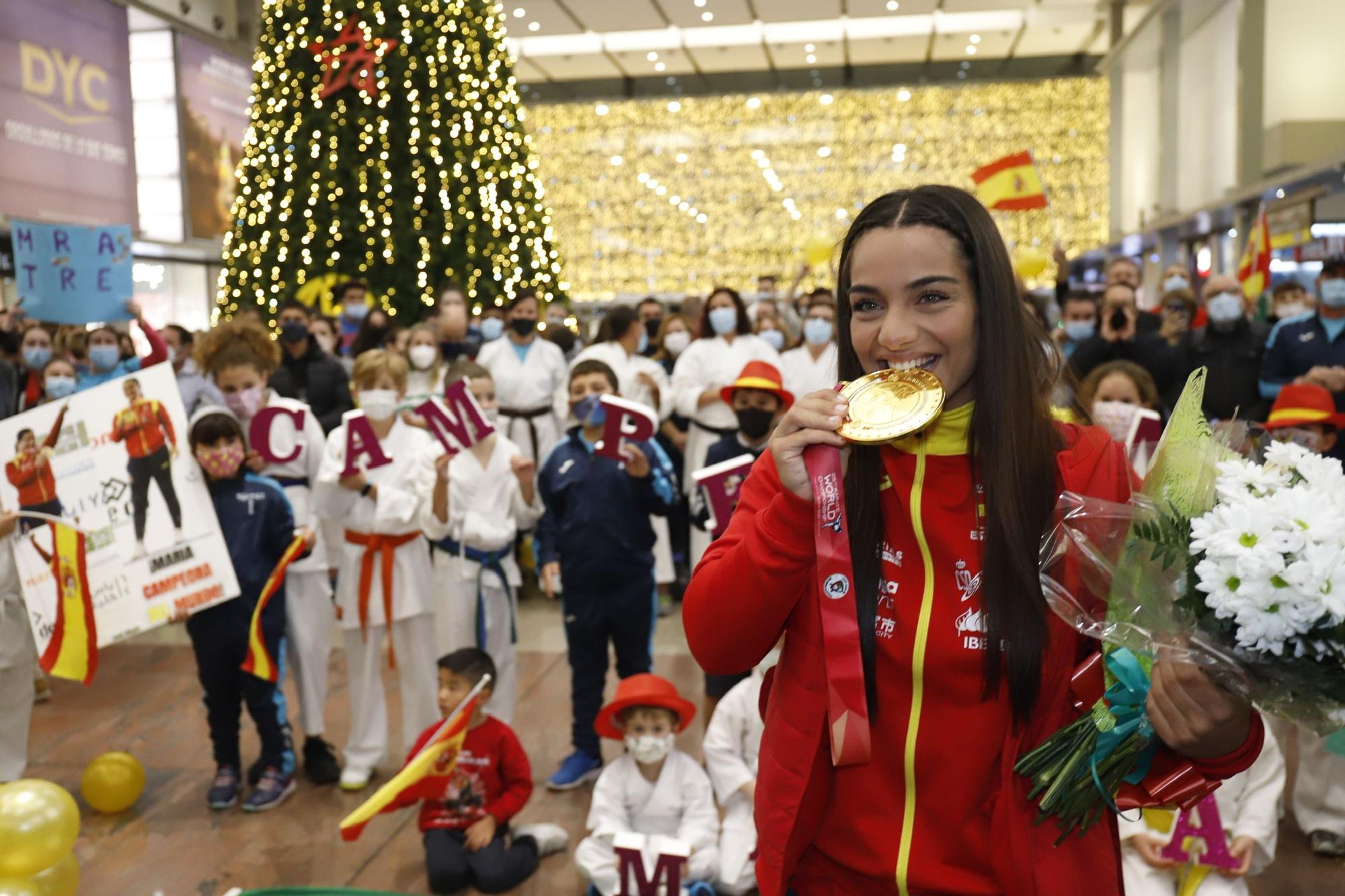 María Torres ya está en Málaga con su oro mundial en kárate