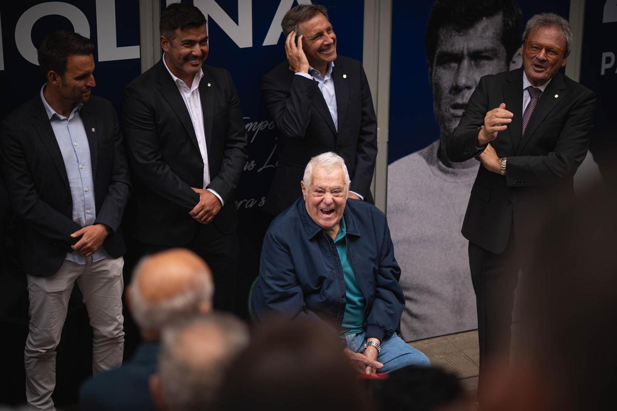 Nombramiento de la puerta 5 del Heliodoro dedicada a Alberto Molina