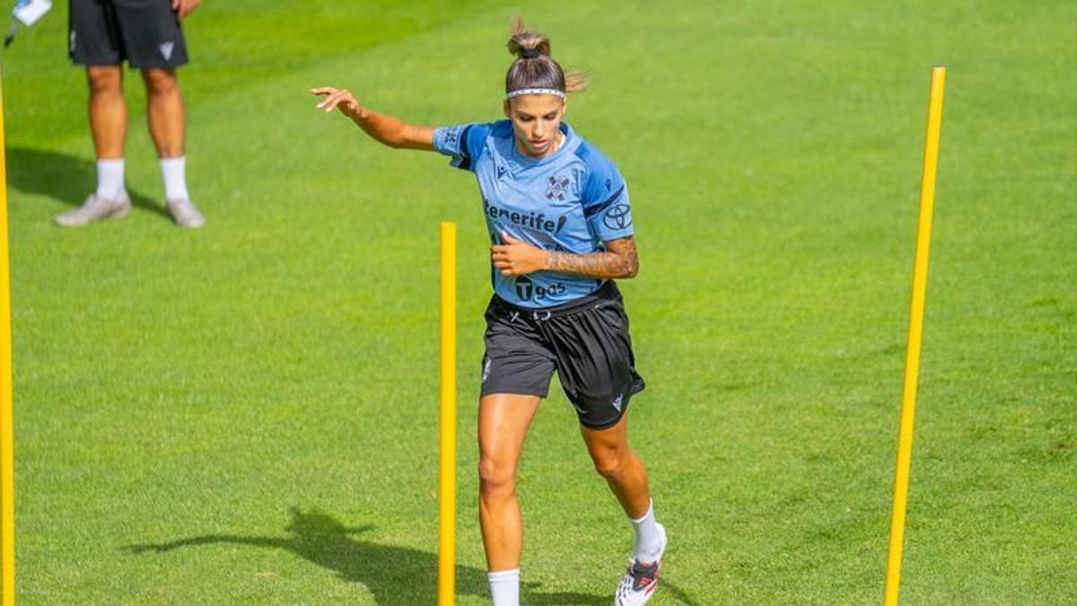 Natalia Ramos, jugadora del CD Tenerife Femenino.