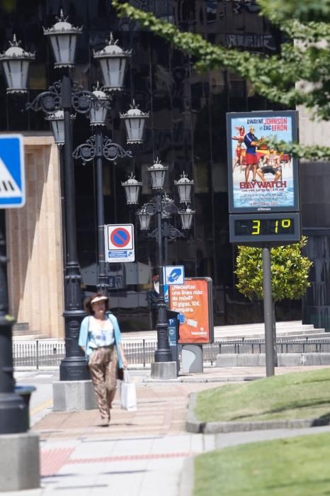 Día de sol y calor en Oviedo.