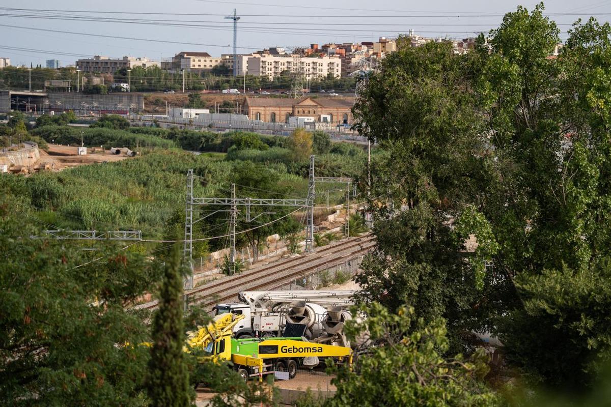 Colapso en el pozo que conecta las obras subterráneas de la R2 en Vallbona