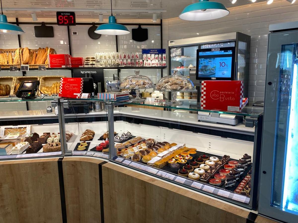 Pastelería El Corte Inglés en Oviedo con productos de Cabo Busto.