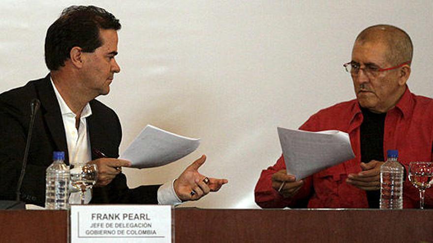 Frank Pearl, del Gobierno colombiano y Antonio García, del ELN.