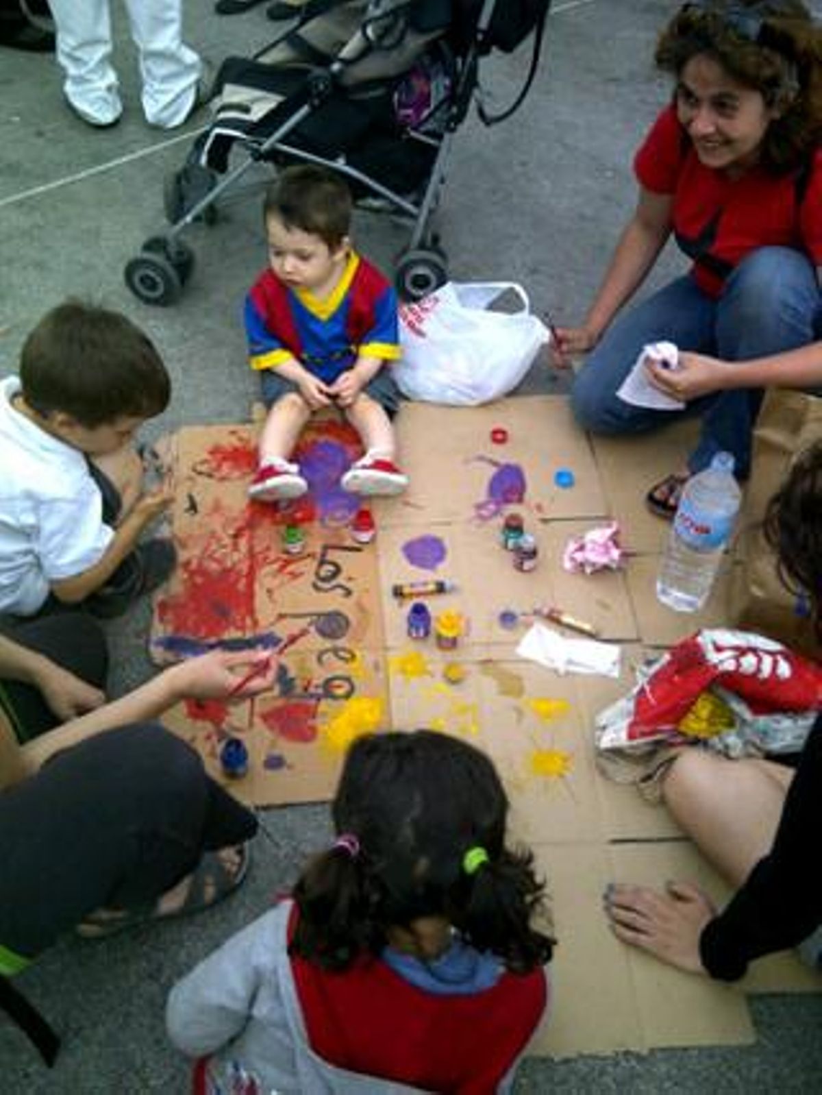 Ja estan els joves radicals fent pintades #acampadasol
