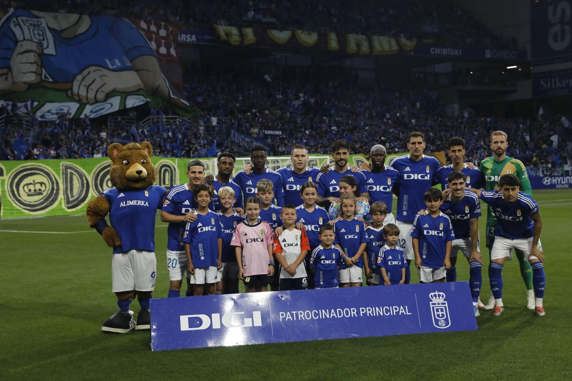 EN IMÁGENES: Ambientazo en la vuelta del play off entre Oviedo y Almería en el Carlos Tartiere