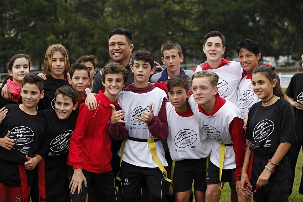 Los All Blacks dirigen un entrenamiento con alumnos en Gijón