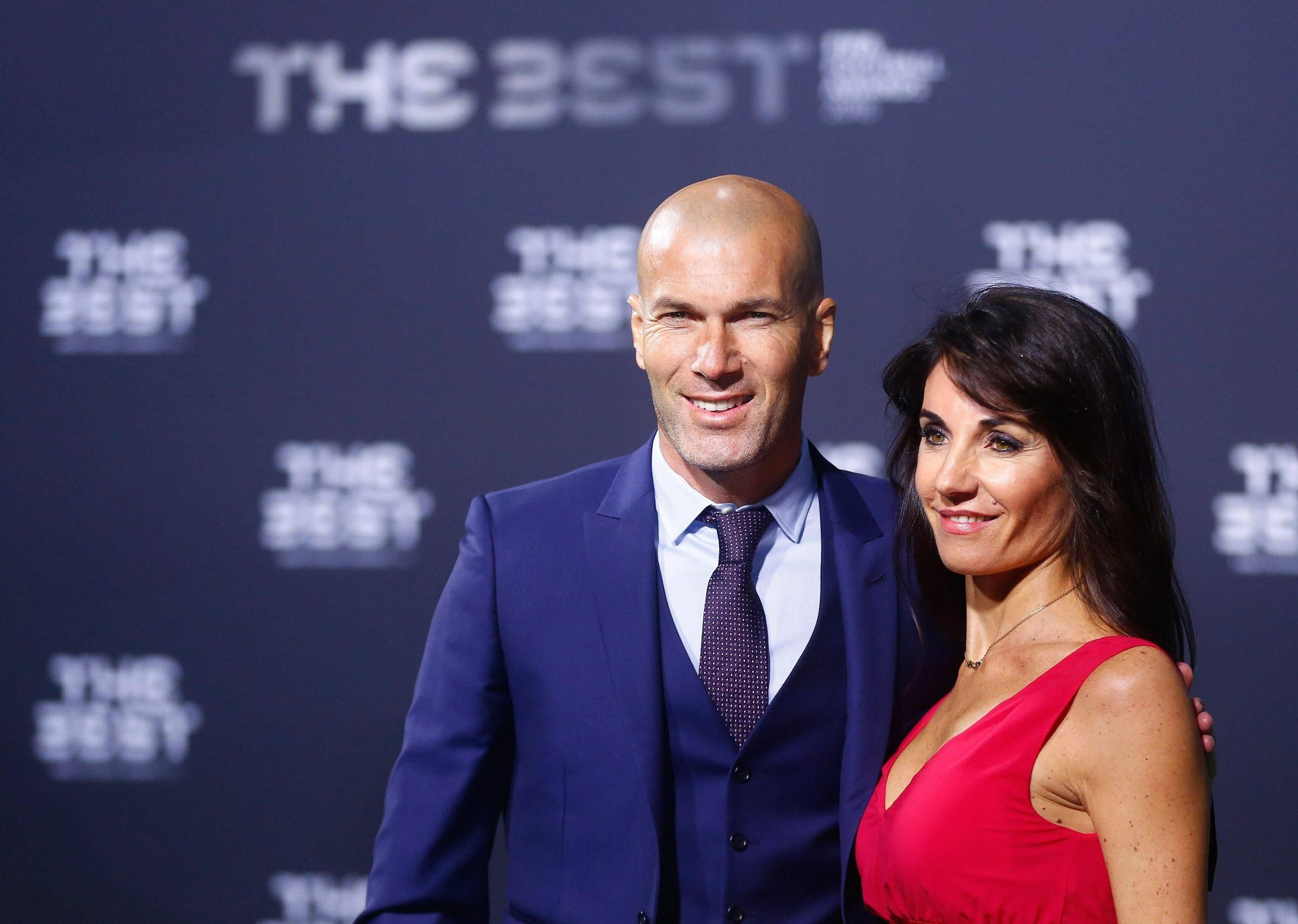 Zinedine Zidane posando junto a su mujer Veronique en los premios 'The Best'
