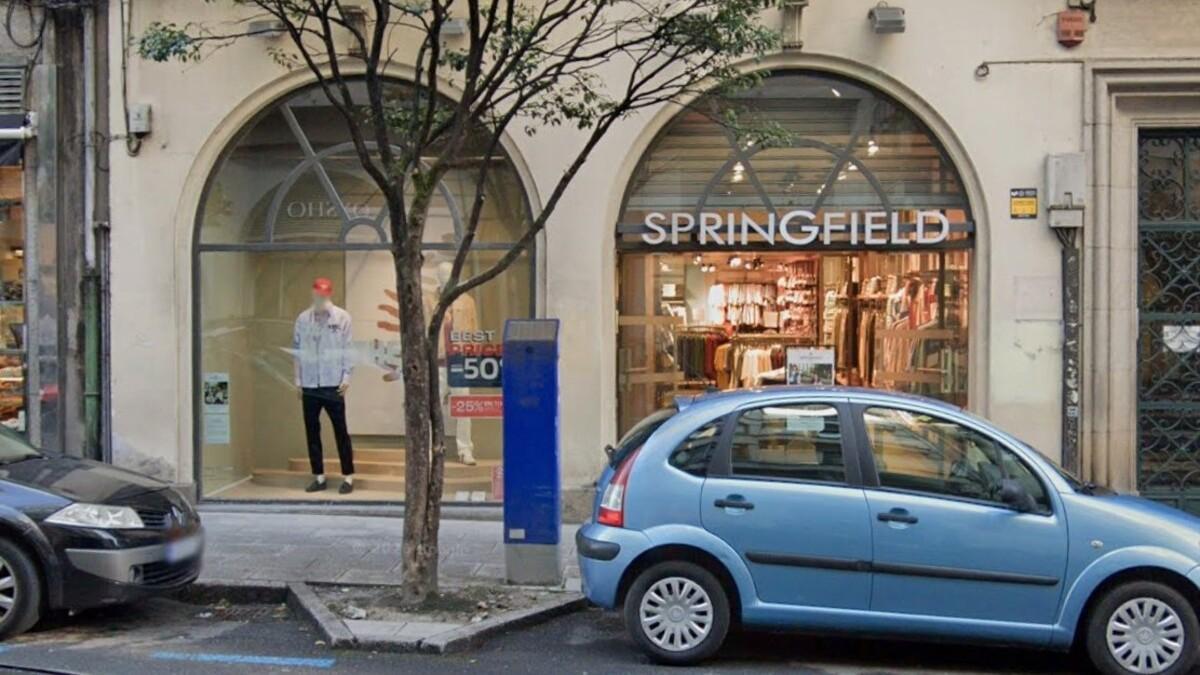La tienda que Sprinfield tiene en la rúa Doutor Teixeiro