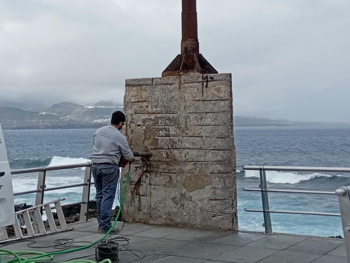 Primeros trabajos en la base del 'Juguete del Viento', en La Puntilla.