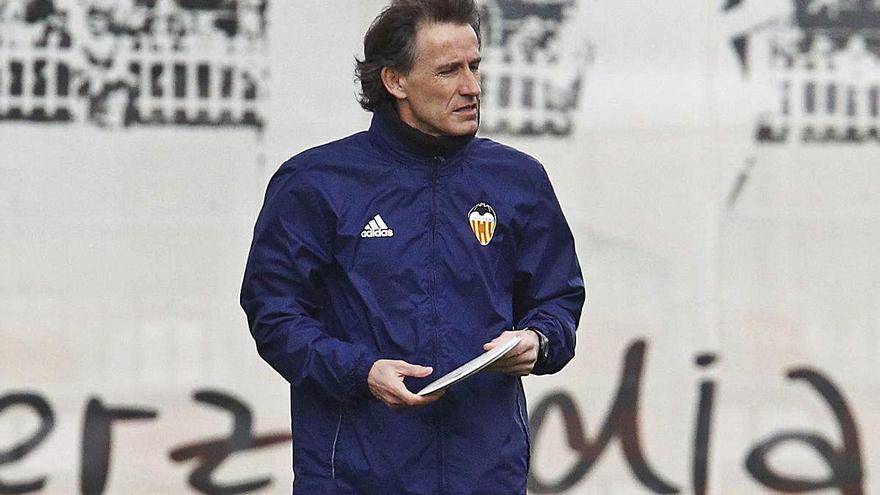 Chema Sanz, en un entrenamiento del Mestalla en la Ciudad Deportiva del Valencia CF.