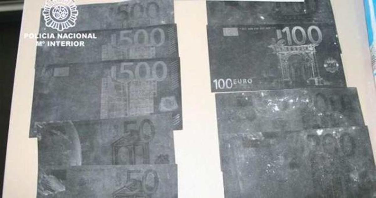 Billetes de curso legal tintados que usaban en las pruebas.