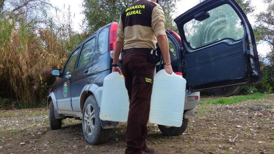 GUno de los agentes que desempeña la labor de guardia rural de campo.