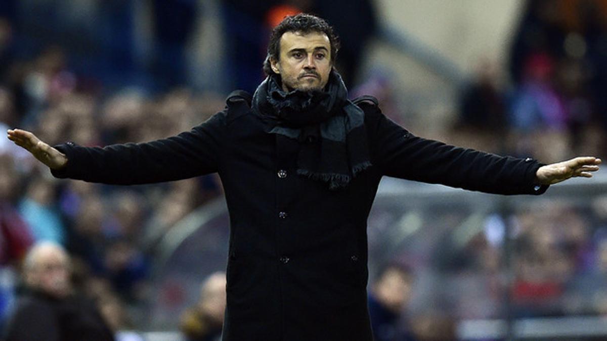 Luis Enrique gesticula durante la vuelta de los cuartos de la Copa del Rey, en el Vicente Calderón