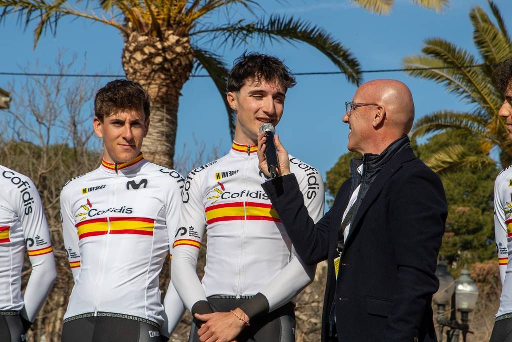 Vuelta Ciclista a Murcia: imágenes de la salida en Jumilla