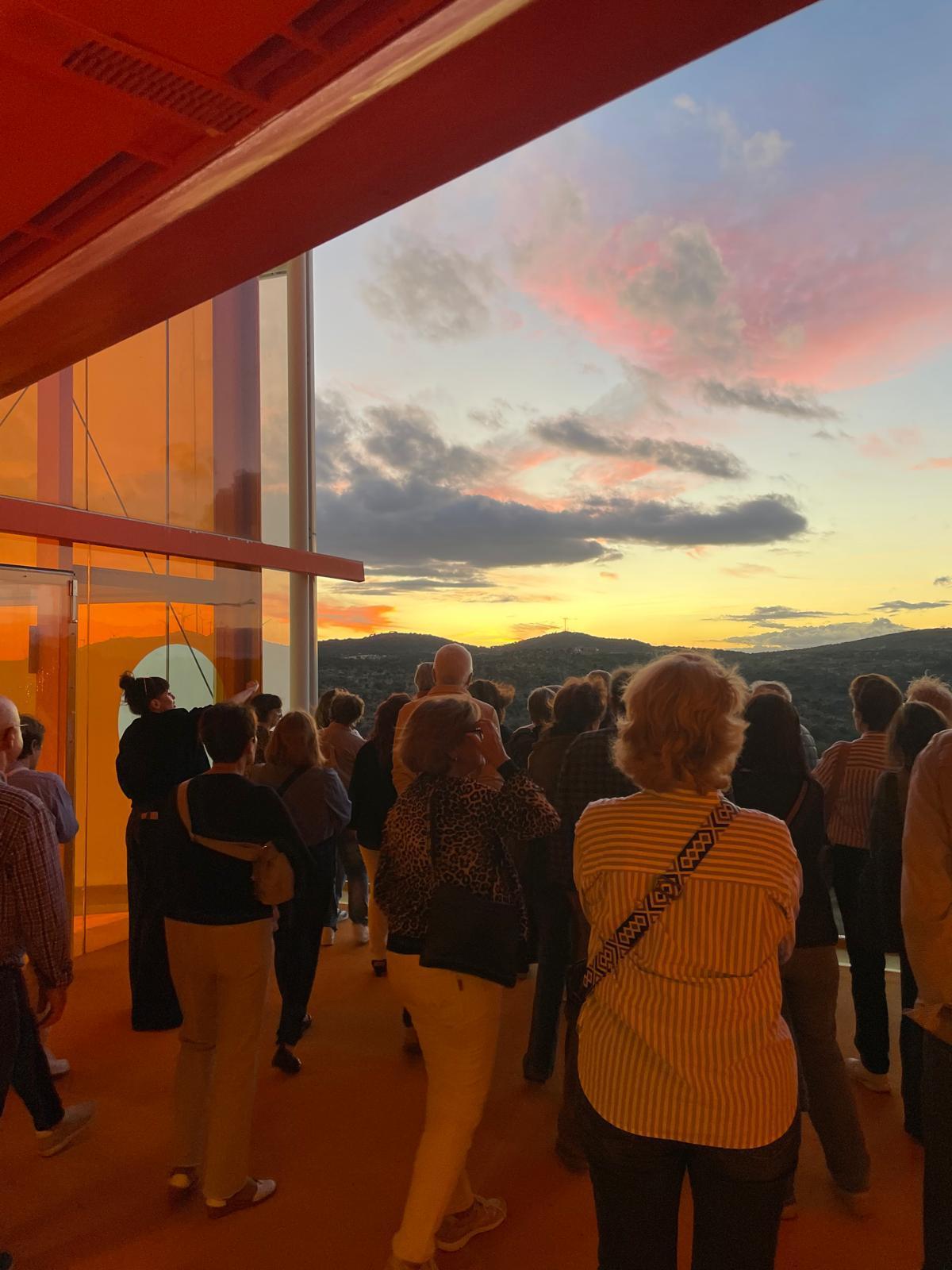 Una visita guiada nocturna al Palacio de Congresos Roberto Iniesta de Plasencia.