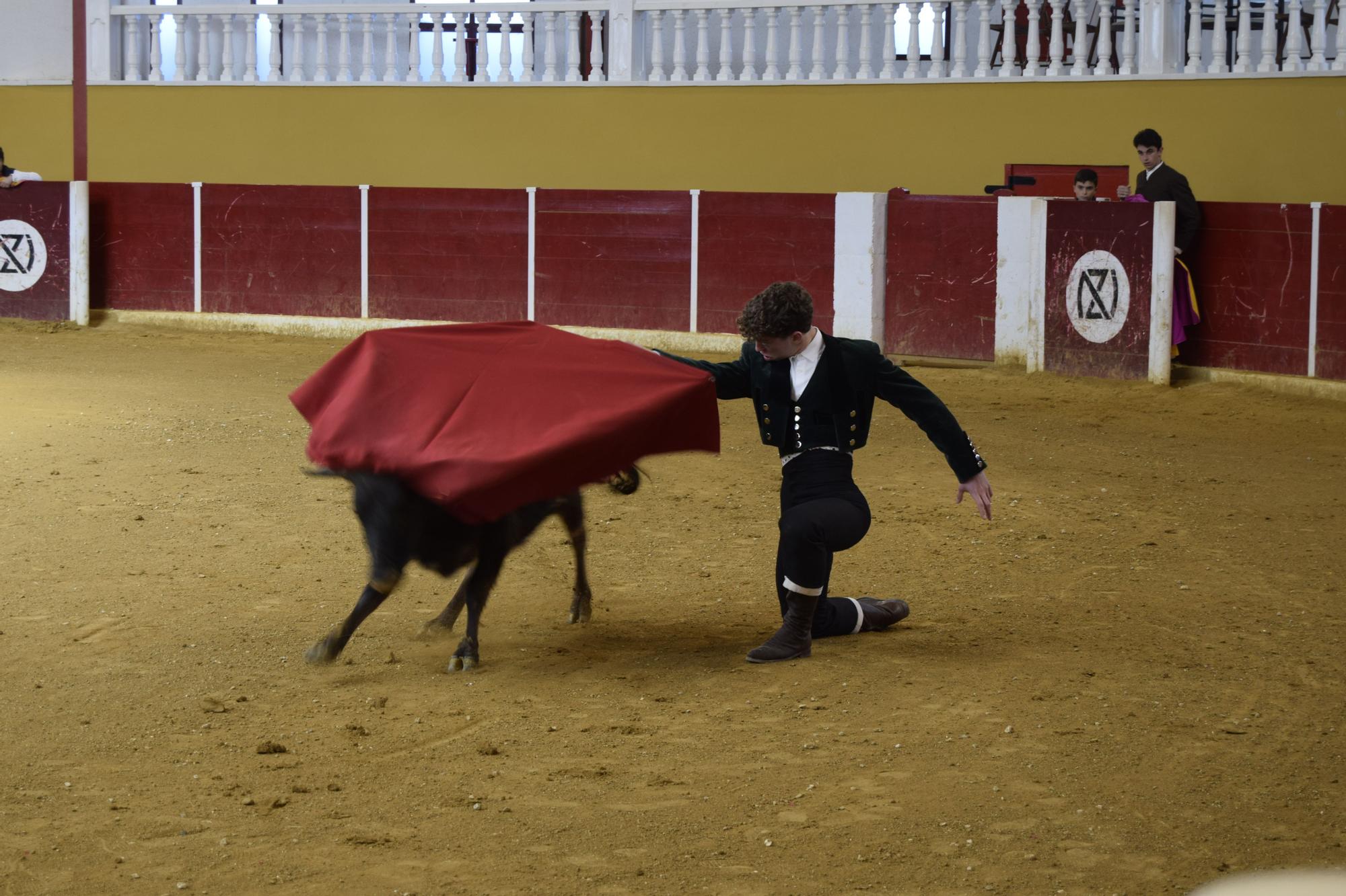 La convivencia entre Roca Rey y la Escuela Taurina de València, en imágenes