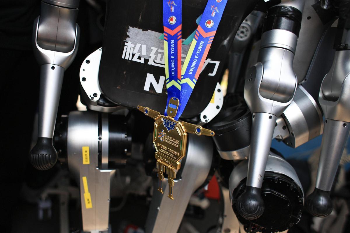 Primera Media Maratón para robots humanoides en Pekín