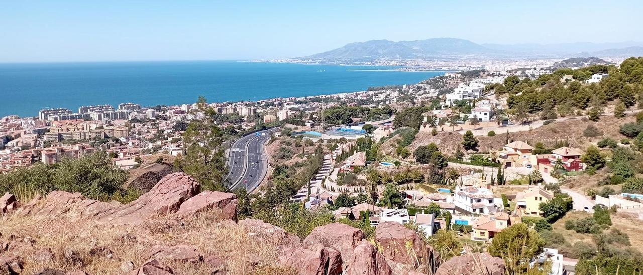 Vistas de Málaga desde el cerro, este verano.