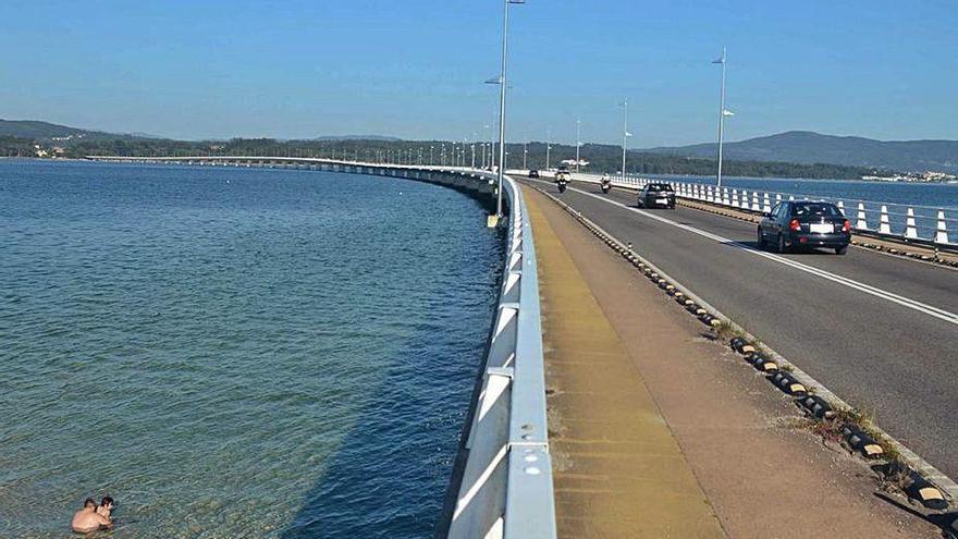 La avería tuvo lugar en la tubería del puente de A Illa.