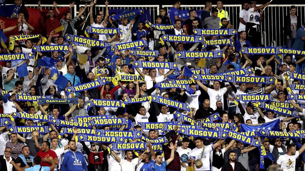 Los aficionados de Kosovo en un partido de su selección