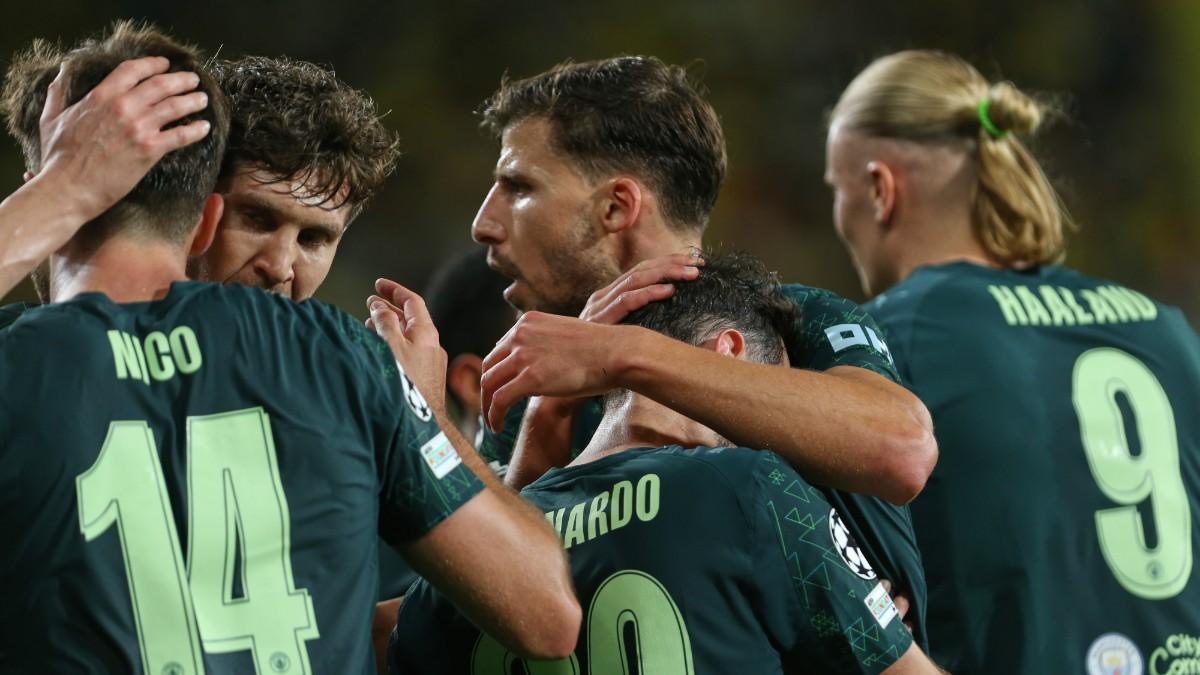 Manchester City players celebrate after Manchester City's Bernardo Silva scored his side's second goal during the Champions League opening phase soccer match between Villarreal and Manchester City in Villarreal, Spain, Tuesday, Oct. 21, 2025. (AP Photo/Alberto Saiz)