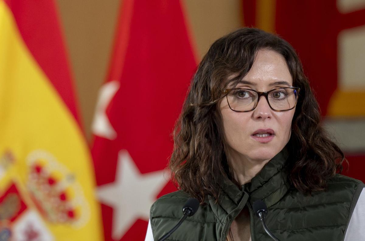La presidenta de la Comunidad de Madrid, Isabel Díaz Ayuso, atiende a los medios tras la reunión del Consejo de Gobierno