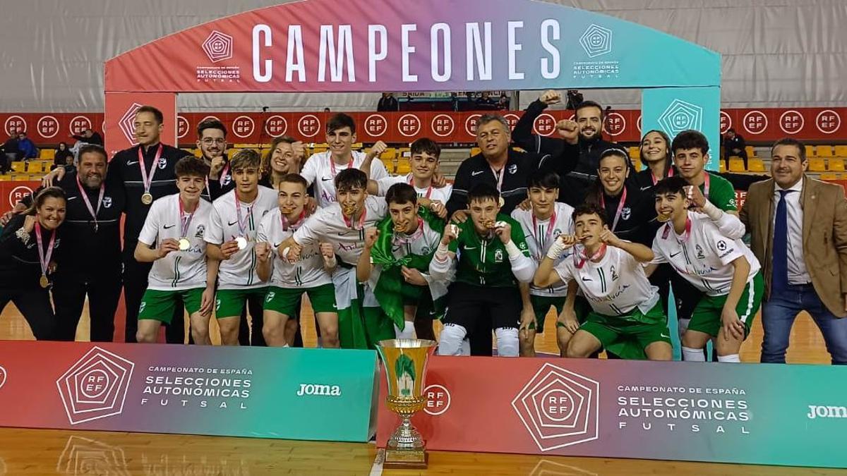 La sselección andaluza celebra el título en el Campeonato de España sub 16