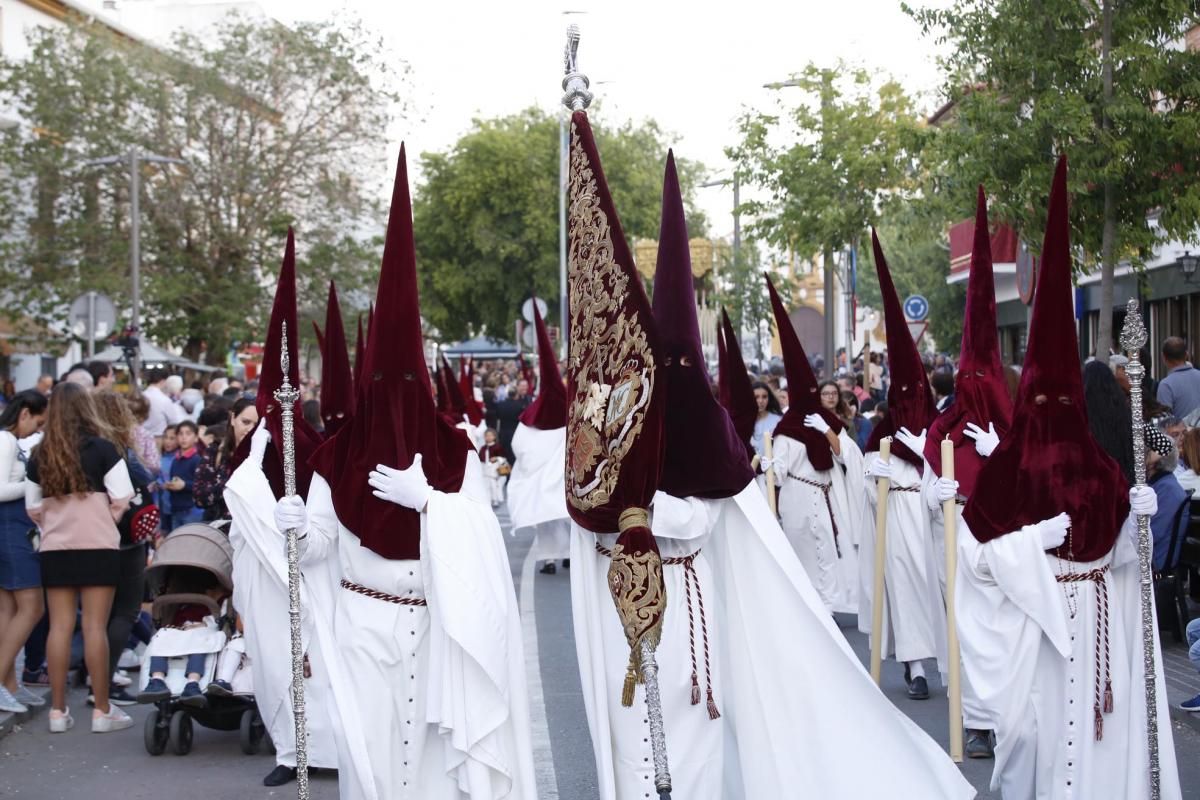 La Vera Cruz cruza el Guadalquivir